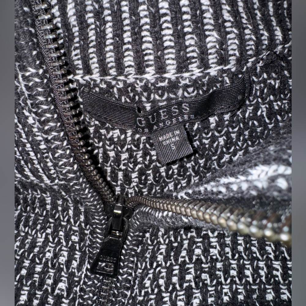 Guess zip up - Picture 3 of 3